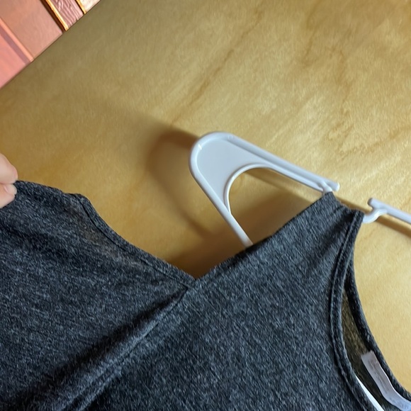 💕5/25 closet clean out💕 Zara cold shoulder top - Picture 4 of 4